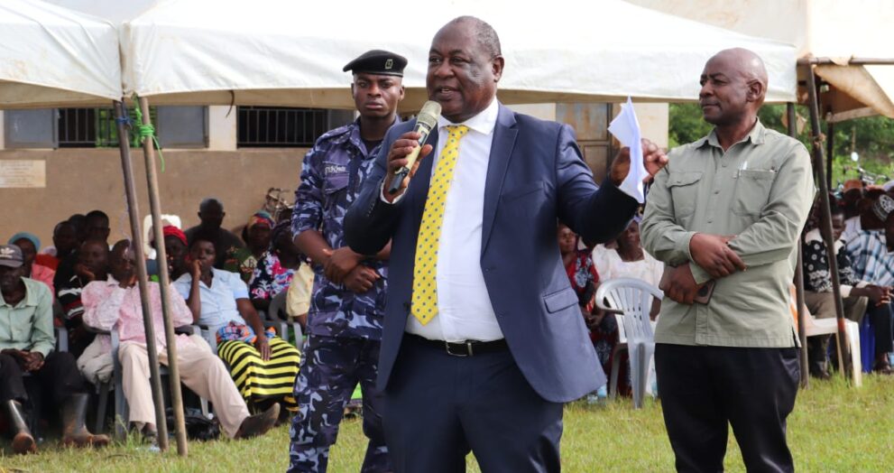 Minister Mayanja sensitizing the residents of Kayunga about the land Acts and laws.